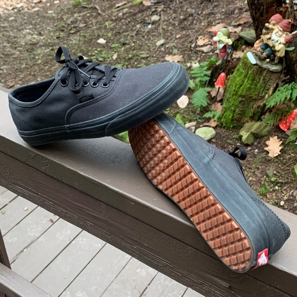 vans restaurant shoes
